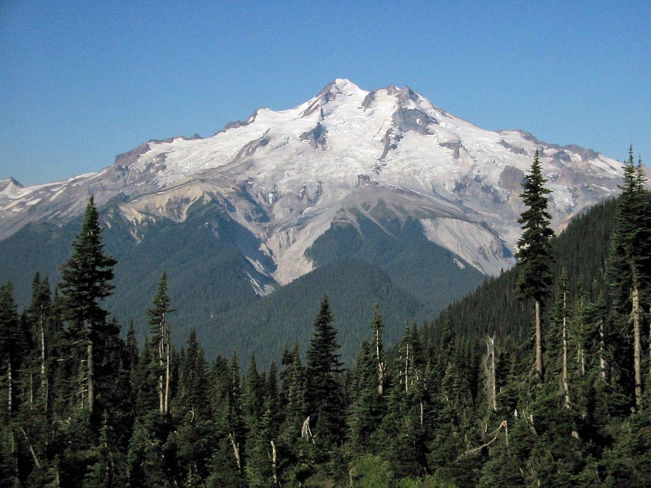 Glacier Peak. Walter Siegmund, Wikimedia.