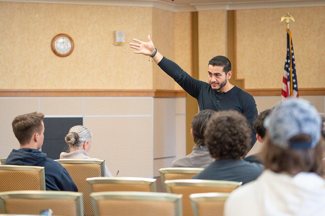 Abdul el sayed wikimedia pointing